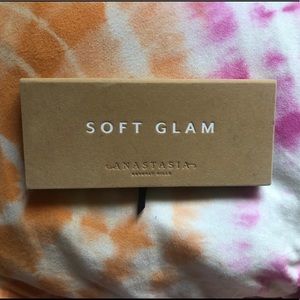 ABH soft glam palette